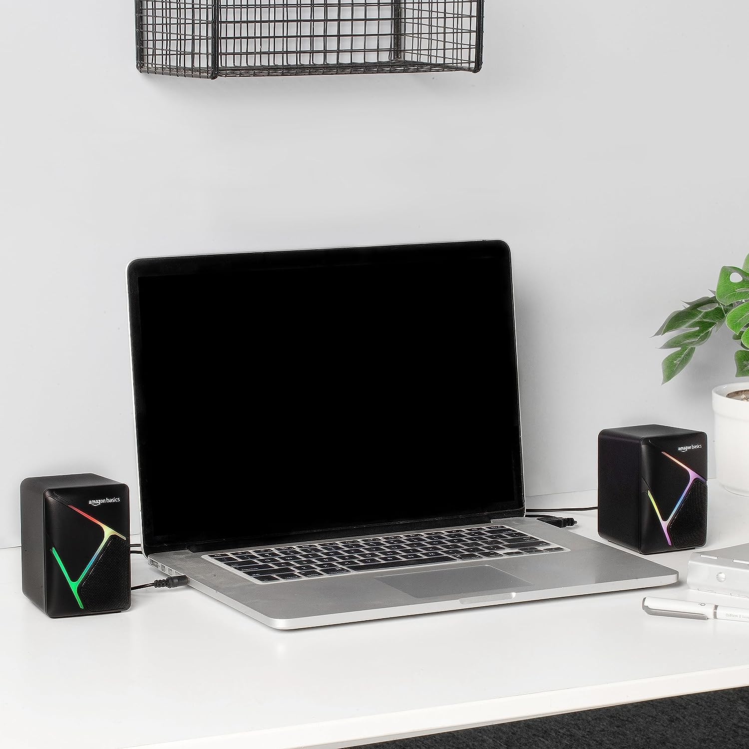 amazon basics 2 X 3W Multimedia PC Gaming Speaker with Aux Connectivity, USB Support, Volume Control, and RGB Lights